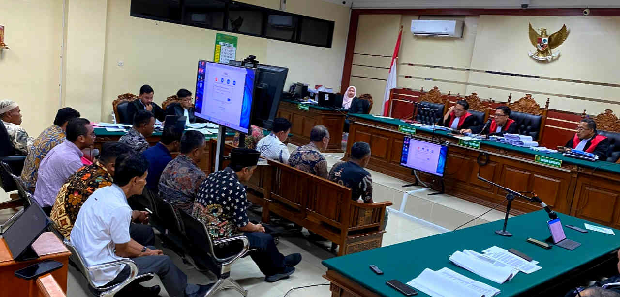 Hakim Minta Uang “Seleksi” Perangkat Desa Kabupaten Kediri Dikembalikan Terbuka, di Pengadilan Tipikor Surabaya