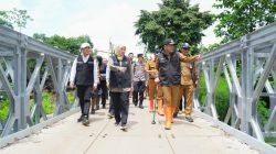 Khofifah Tinjau Banjir Probolinggo, Salurkan Ratusan Paket Sembako dan Petakan Skala Prioritas