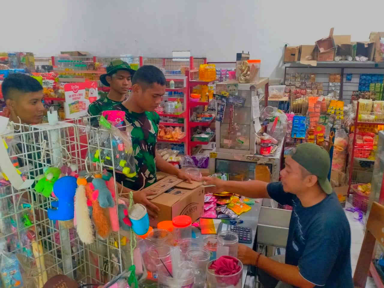 Aktivitas TMMD ke-127 di Puncu Kabupaten Kediri Tingkatkan Penjualan UMKM