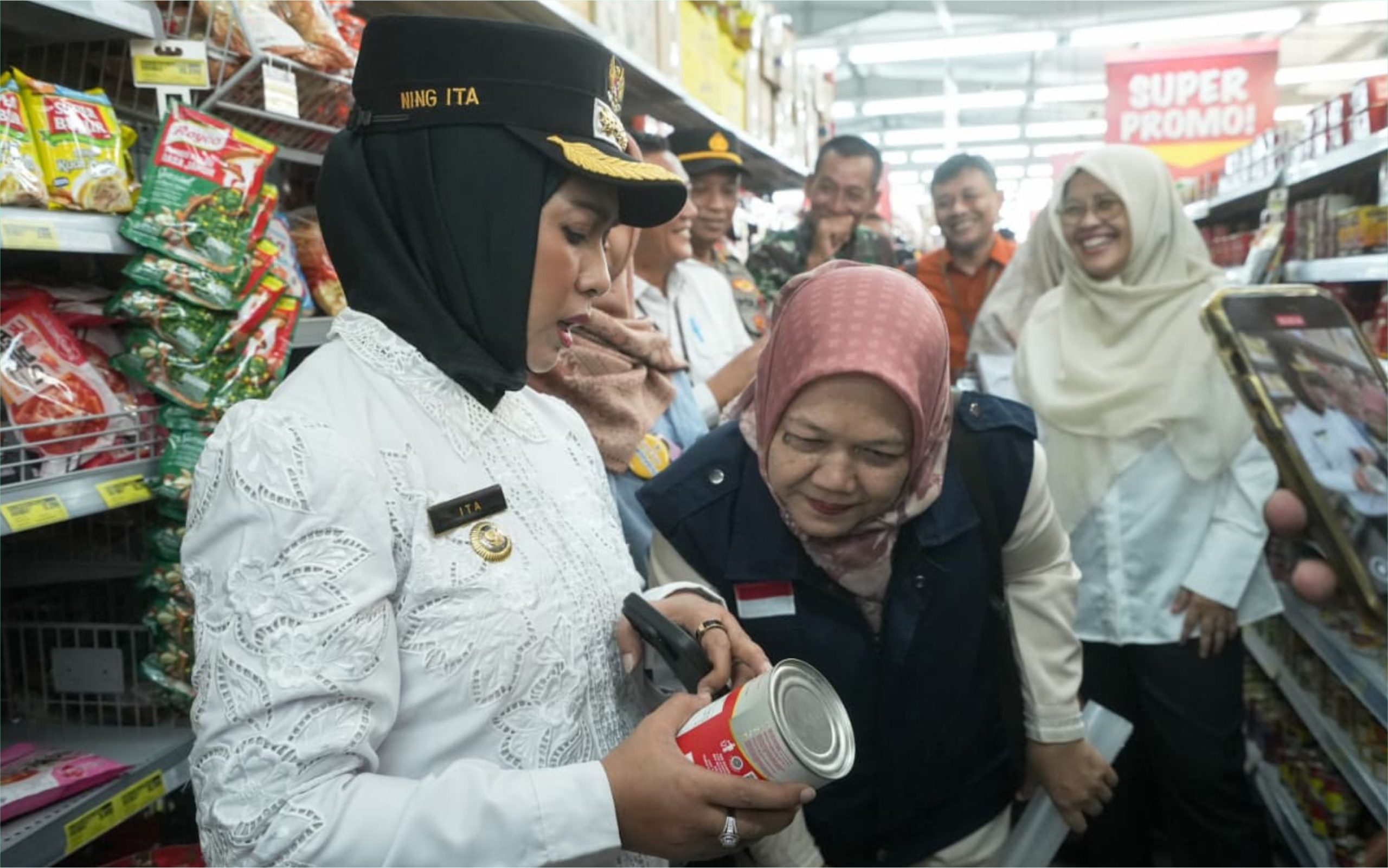 Jelang Idul Fitri Ning Ita Pimpin Sidak Pasar Pastikan Harga dan Keamanan Pangan Terjaga