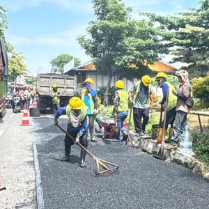 Tingkatkan Kenyamanan Warga, Bupati Sidoarjo Targetkan Perbaikan Jalan di Tulangan, Candi, dan Porong