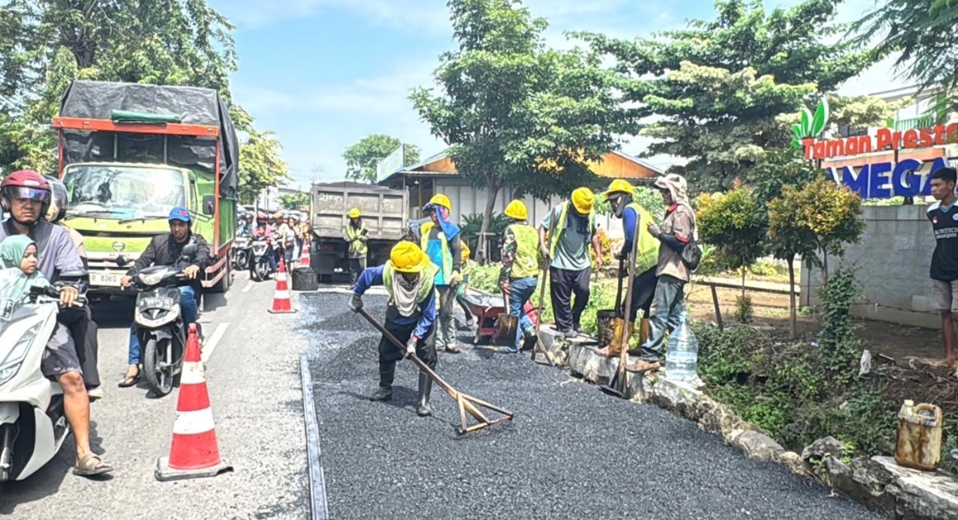Tingkatkan Kenyamanan Warga, Bupati Sidoarjo Targetkan Perbaikan Jalan di Tulangan, Candi, dan Porong