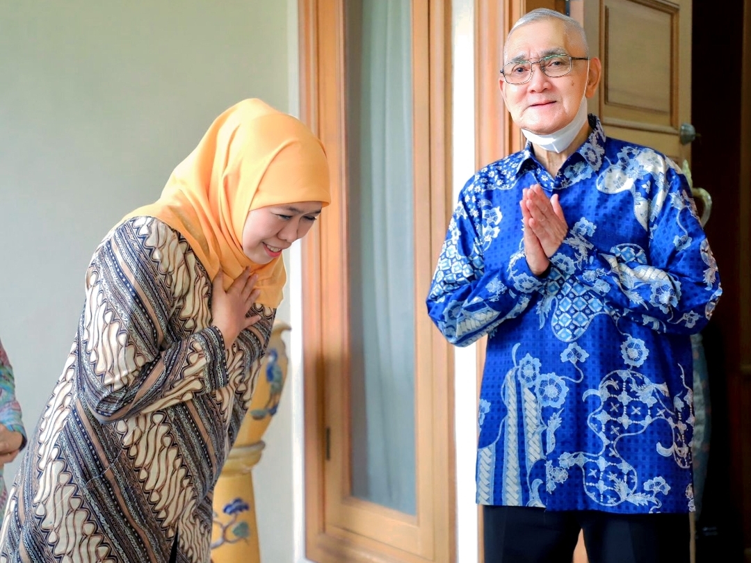 Try Sutrisno Wafat, Gubernur Khofifah Ajak Masyarakat Jatim Kibarkan Bendera Setengah Tiang Dua Hari