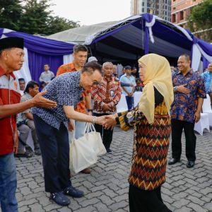 Khofifah Serahkan Truk Hasil Normalisasi Dimensi, Percepat Target Zero ODOL 2027 di Jatim