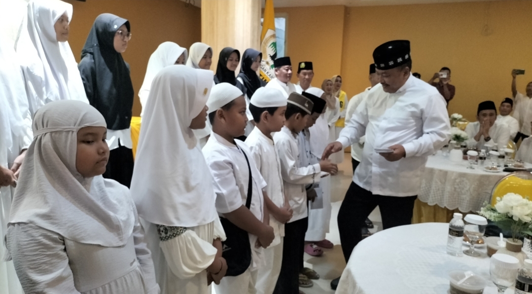 Golkar Jatim Gelar Buka Bersama Anak Yatim, Ali Mufthi Singgung Infrastruktur Mudik