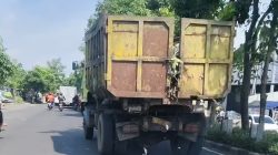 Truk Bawa Sampah Berserakan di Jalan, DLH Surabaya Ancam Beri Sanksi Tegas Truk Bawa Sampah Berserakan di Jalan, DLH Surabaya Ancam Beri Sanksi Tegas