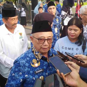 Sambut Malam Lailatul Qodar, Bupati Blitar Bagikan Takjil Ramadhan kepada Masyarakat