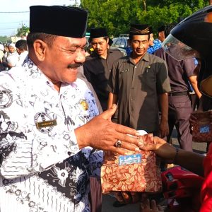 Perkuat Empati dan Kepedulian Sosial, PGRI Kabupaten Blitar Bagi Takjil Ramadhan