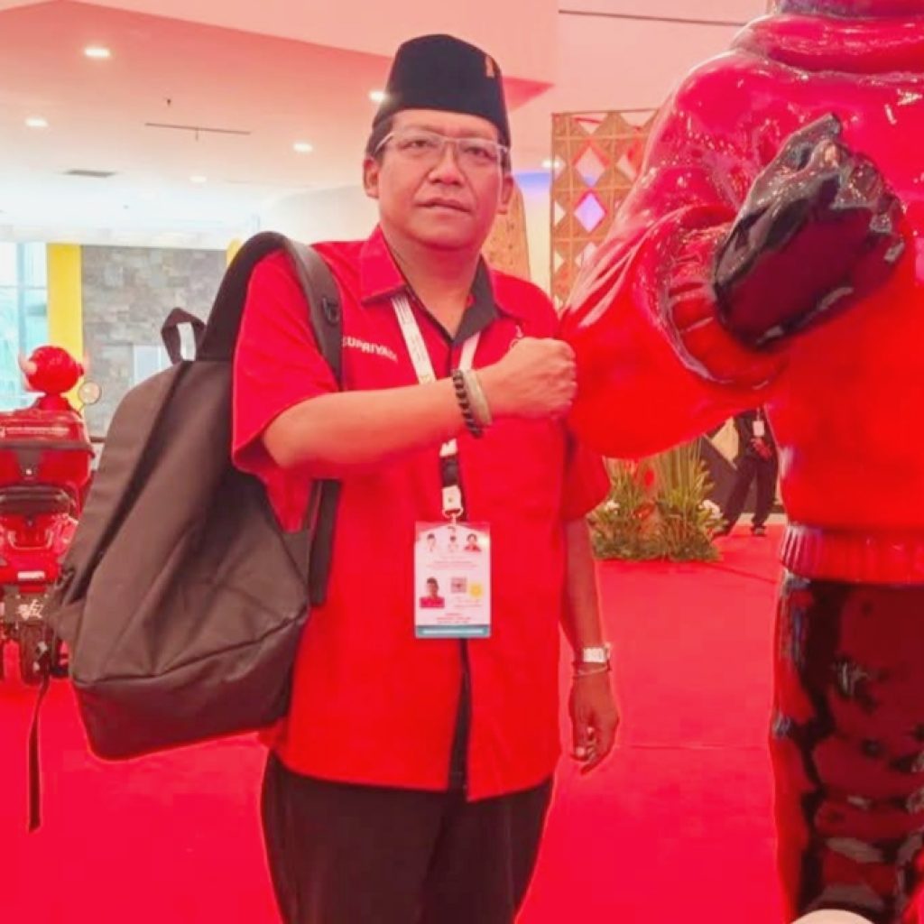 Bagi Takjil di Bulan Ramadhan, Ketua DPRD Kabupaten Blitar: Bentuk Kepedulian PDI Perjuangan kepada Umat Muslim