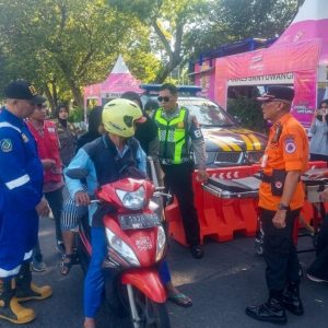 Aksi Sigap Pos PAM Banyuwangi Kota Evakuasi Pengendara Berikan Pertolongan Medis