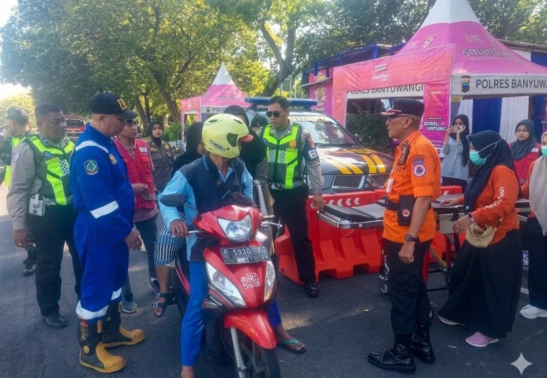 Aksi Sigap Pos PAM Banyuwangi Kota Evakuasi Pengendara Berikan Pertolongan Medis