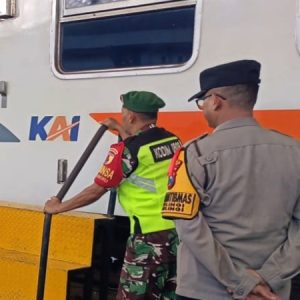 Polres Blitar Pantau Arus Mudik Lebaran di Stasiun KA Wlingi