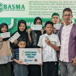 Cerianya Kimiko dan Rahman Menerima Santunan dari SIWO PWI Pusat