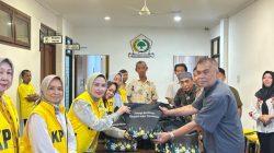Lewat KPPG, Khofifah Salurkan Paket Lebaran untuk Karyawan Golkar