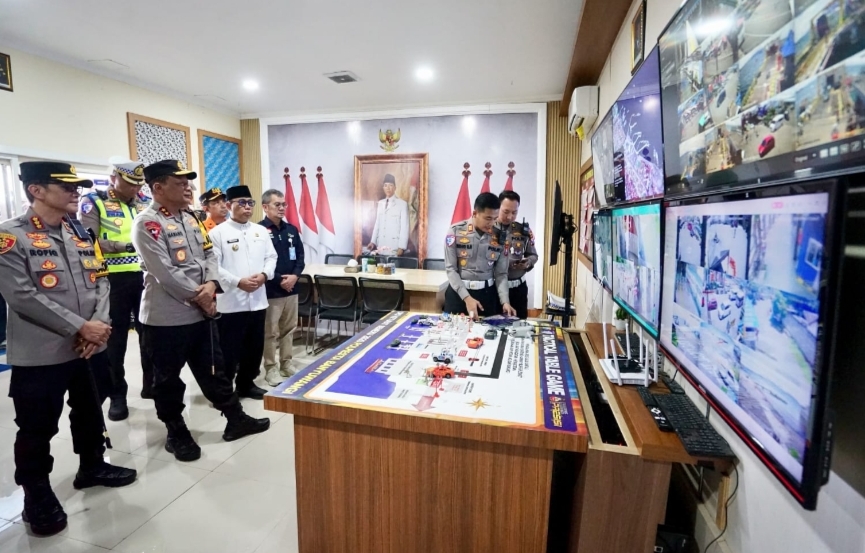 Kapolda Jatim Pantau Arus Mudik di Pelabuhan Ketapang Jelang Penutupan Nyepi di Bali