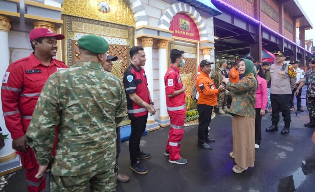 Pastikan Layanan Pemudik Siaga Penuh, Wali Kota Mojokerto Ning Ita Cek Pos Lebaran 