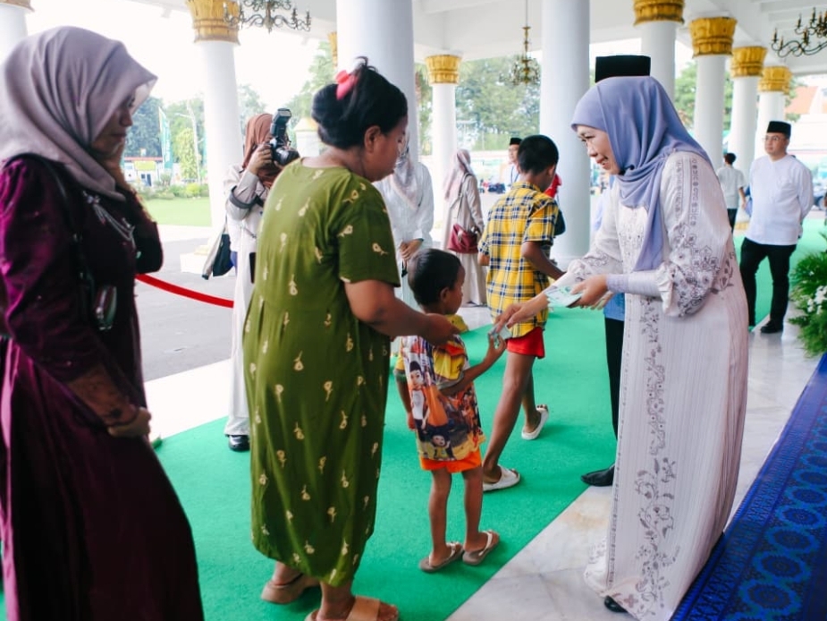 Ini Cara Gubernur Khofifah Senangkan Rakyat