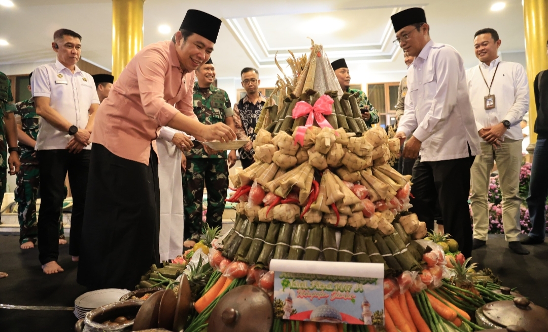 Bupati Jember Bersama Masyarakat Gelar Kupatan , Perkuat Silaturahmi dan Nilai Idul Fitri