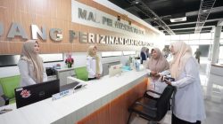 Pastikan Pelayanan Normal Meski WFA, Bupati Ipuk Sidak Layanan Publik