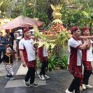 Beragam Kreasi Unik, Lebaran Ketupat di Kampung Coklat Blitar Berlangsung Meriah