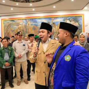 Gus Fawait Hidupkan Semangat 5.000 Mahasiswa Penerima Beasiswa “Cinta Bergema”.