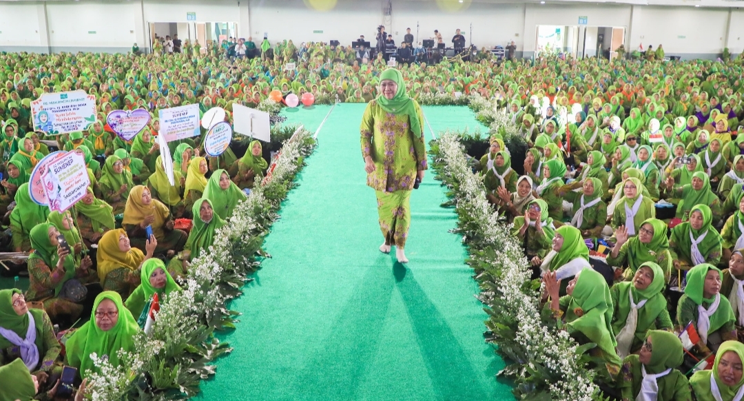 Muslimat NU Rayakan 80 Tahun, Khofifah Tekankan Peran Ibu dalam Meneduhkan Peradaban