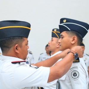 Kalapas Banyuwangi Sematkan Tanda Pangkat Baru Kepada 30 Pegawai di Aula Sahardjo