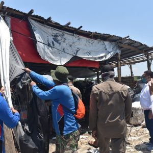 Pemkot Surabaya Tertibkan Puluhan Gudang Sampah Liar di Kawasan TPA Benowo