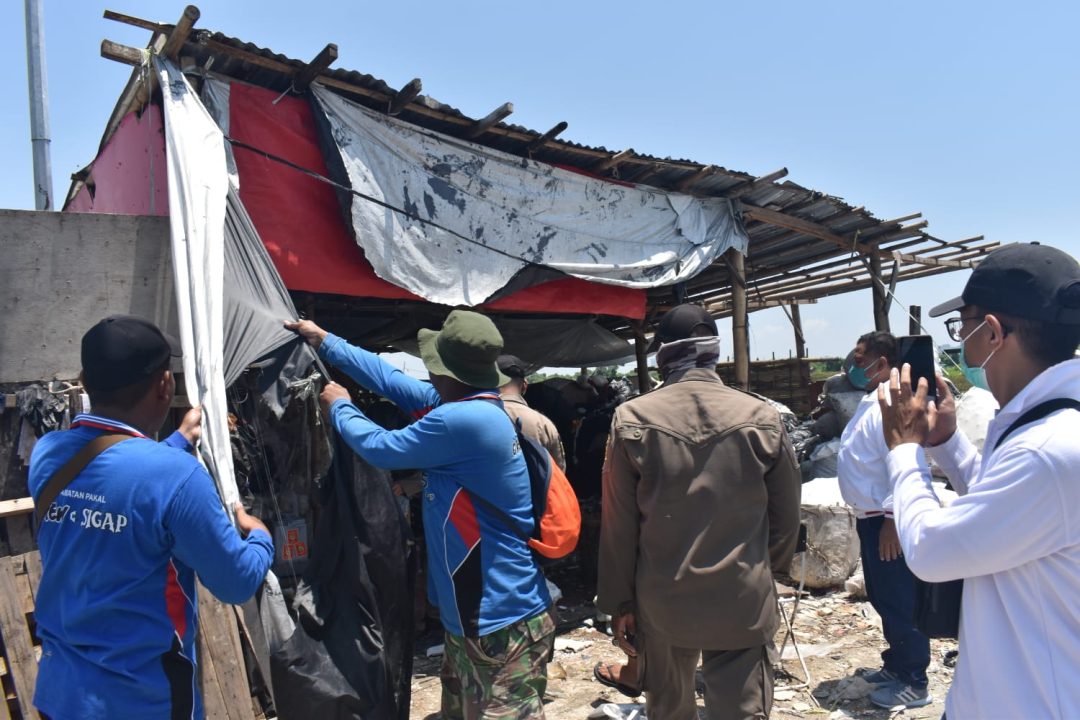 Pemkot Surabaya Tertibkan Puluhan Gudang Sampah Liar di Kawasan TPA Benowo