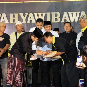 Bupati Jember Gus Fawaid dan REI Saur Bersama 1000 Warga
