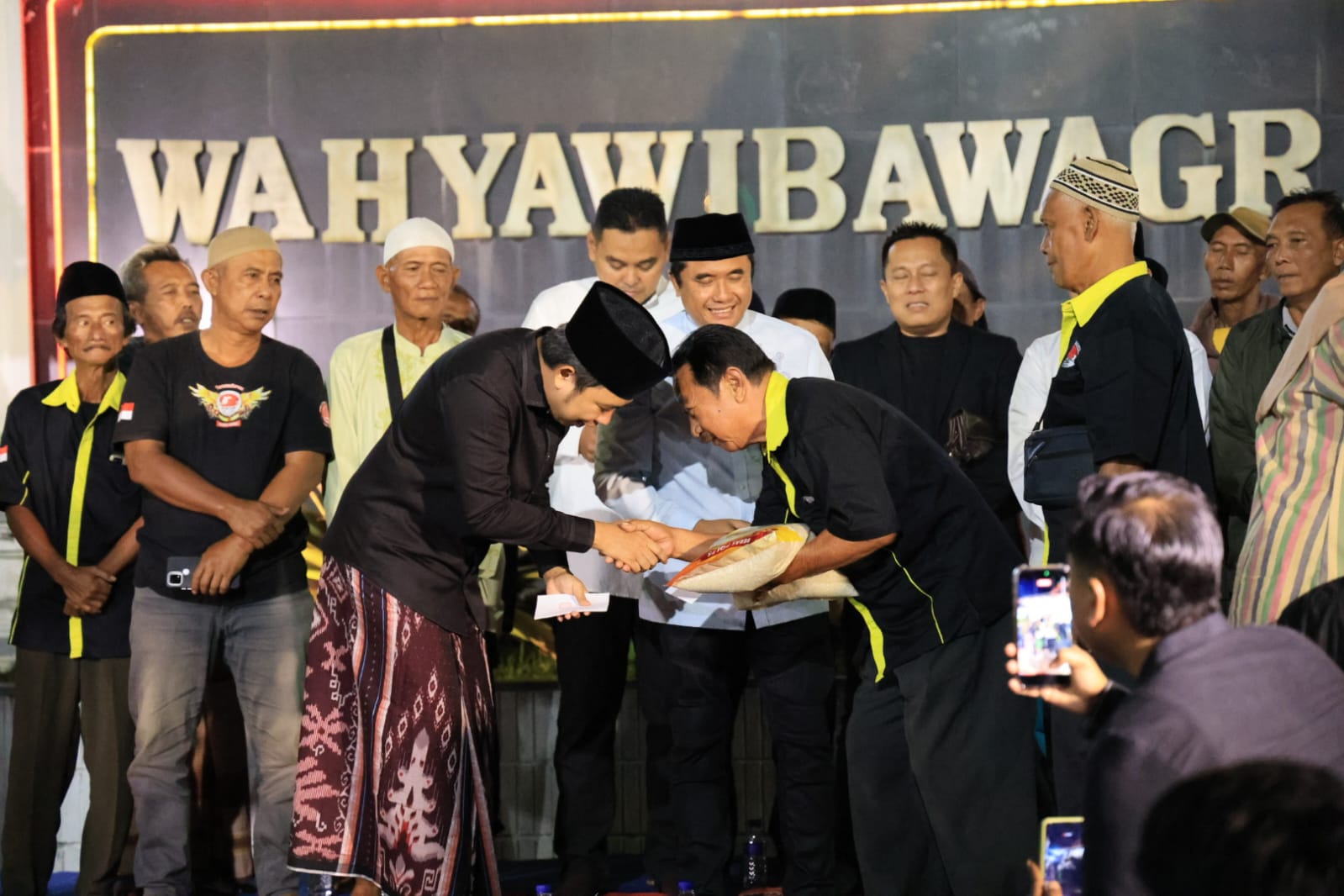 Bupati Jember Gus Fawaid dan REI Saur Bersama 1000 Warga