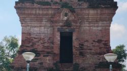 Liburan Lebaran Cagar Budaya Candi Sepi. Wisatawan Tanya Kuliner di Sekitar Candi Pari