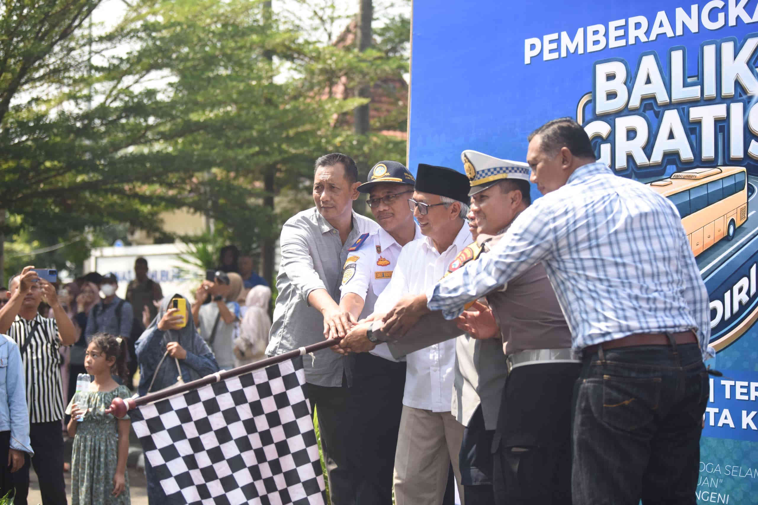 Balik Gratis 2026 Jadi Andalan Arus Balik, Gus Qowim Berangkatkan 200 Pemudik