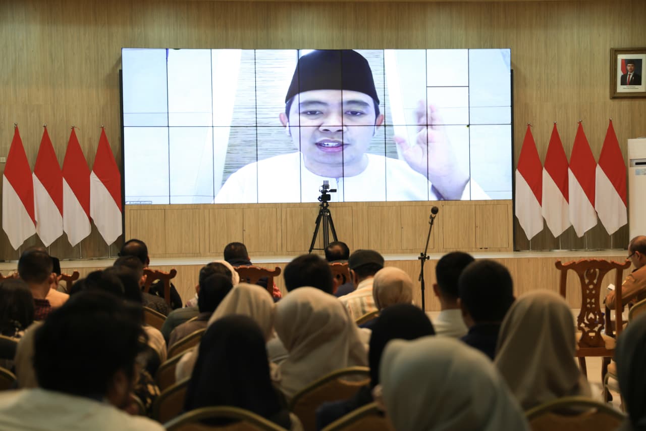 Bupati Jember Gus Fawait Pimpin Rapat dari Makkah, Diduga 50 SPPG Tak Miliki SLHS