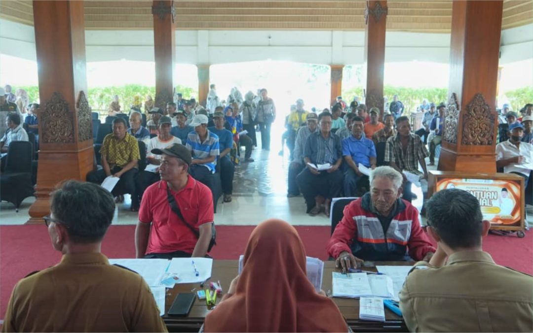 Jelang Idul Fitri 1447 H :  294 Tukang Becak Terima Bansos dari Pemkot Mojokerto 