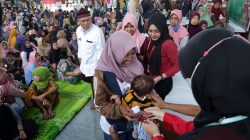 Ribuan Warga Antre Terima Zakat di Masjid Cheng Hoo Surabaya