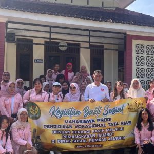 Mahasiswa Program Studi Pendidikan Vokasional Tata Rias Universitas PGRI Argopuro Jember Gelar Baksos