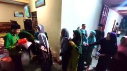 Sukur Ramadan ala Haji Pujianto: Ratusan Warga Desa Jabon Kabupaten Kediri Terima Santunan Tanpa Sekat