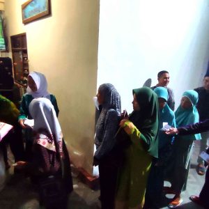 Sukur Ramadan ala Haji Pujianto: Ratusan Warga Desa Jabon Kabupaten Kediri Terima Santunan Tanpa Sekat