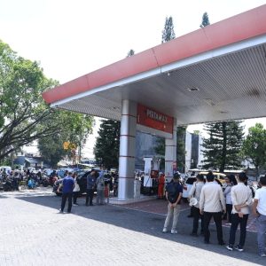 Antisipasi Kenaikan Mendadak, Petugas Gabungan Jembet Turun Pantau Di SPBU