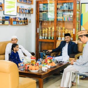 Apresiasi Kepala Kantor Kemenag Jatim Dr. KH. Akhmad Sruji Bahtiar,atas hasil karya 197 buku santri IBS PKMKK