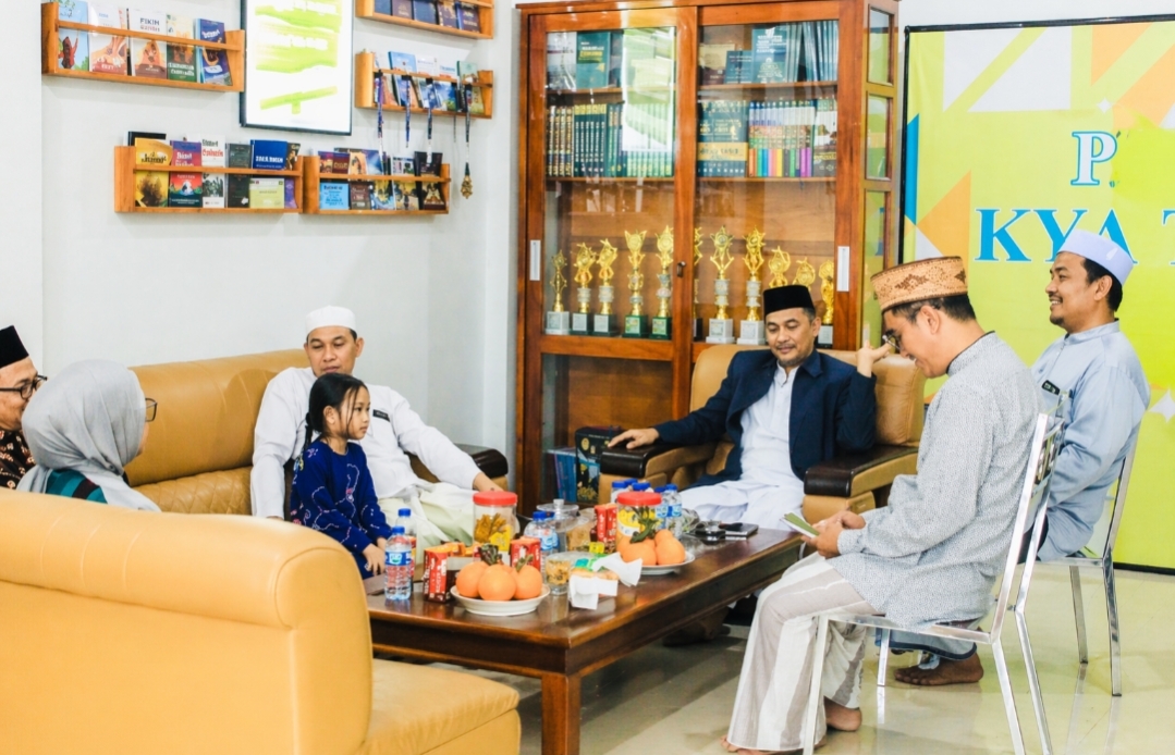 Apresiasi Kepala Kantor Kemenag Jatim Dr. KH. Akhmad Sruji Bahtiar,atas hasil karya 197 buku santri IBS PKMKK