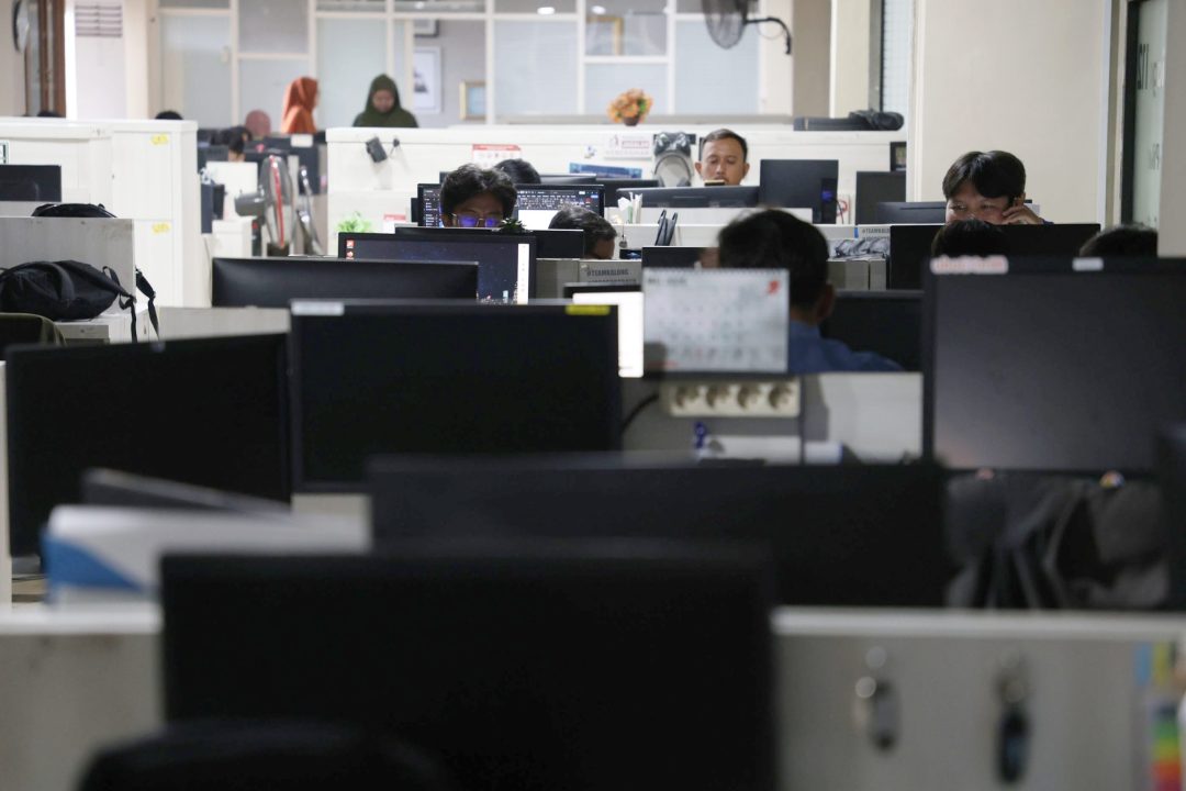 Hari Pertama WFH, ASN Pemkot Surabaya Wajib Absen 3 Kali Sehari