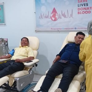 Usai Sidang Paripurna, Anggota Fraksi Golkar DPRD Jember Sempatkan Donor Darah di UDD PMI