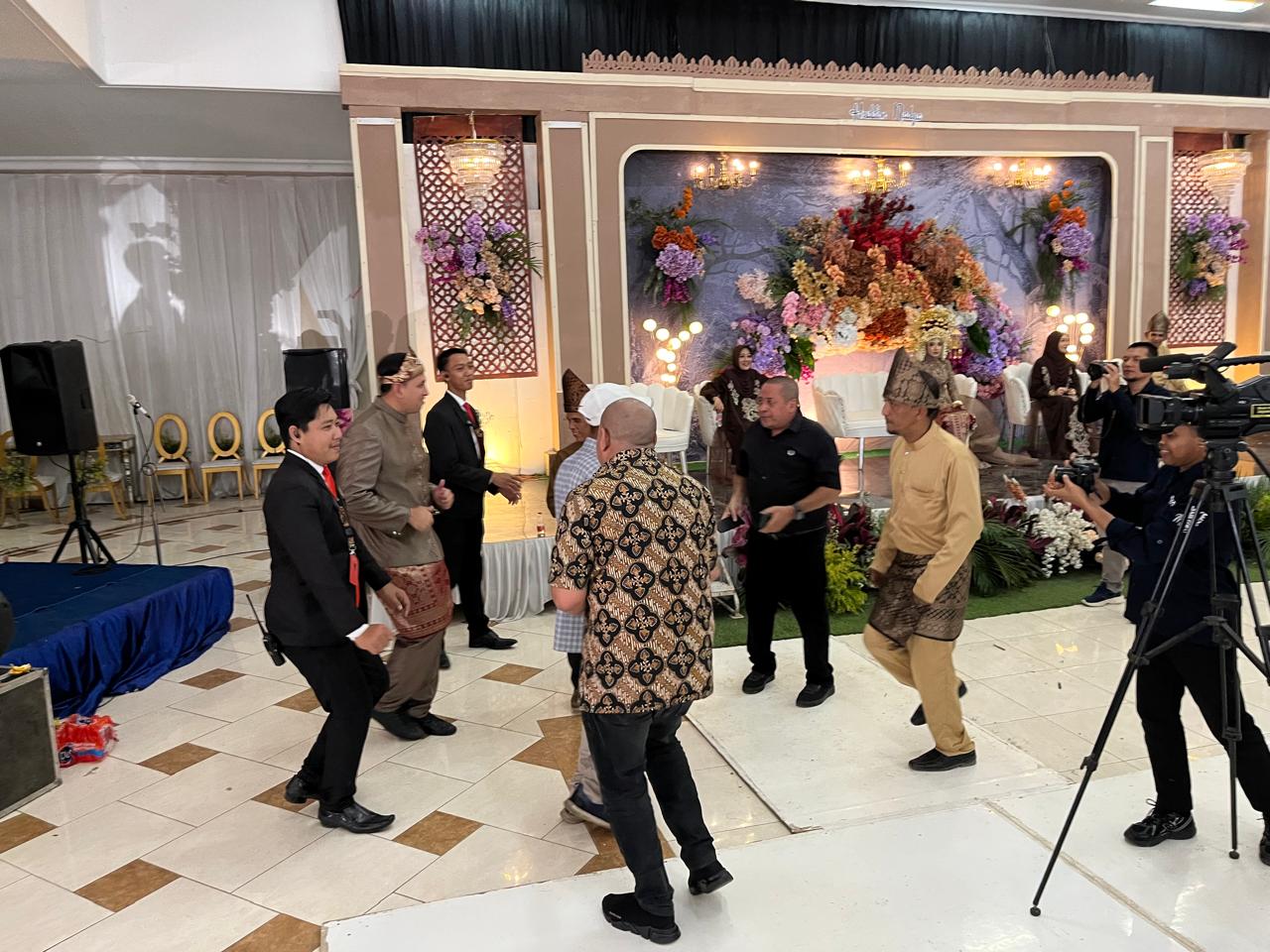 Resepsi Pernikahan Direktur PT Hijaz Textile Industry Jadi Pesta Samar