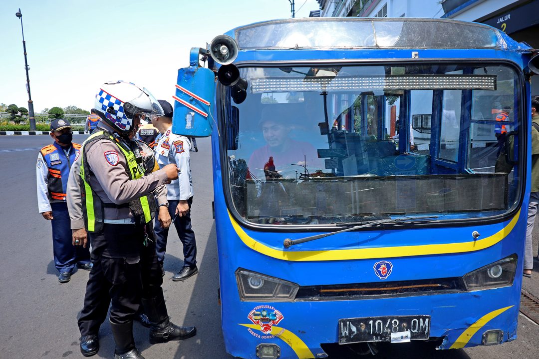 Dishub Surabaya Tertibkan Lyn di TIJ, 11 Unit Digembok